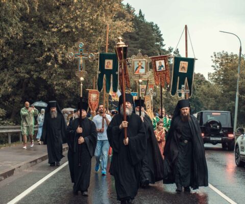 Крестный ход от храма блгв. кн. Александра Невского в Саввино-Сторожевский монастырь.