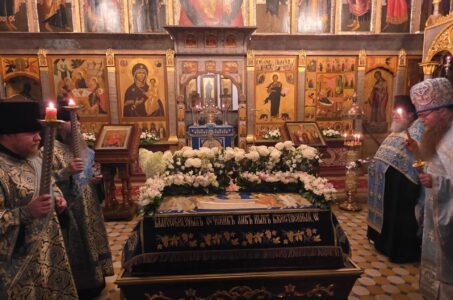 В Обители прошло богослужение с чином погребения Плащаницы Пресвятой Богородицы.
